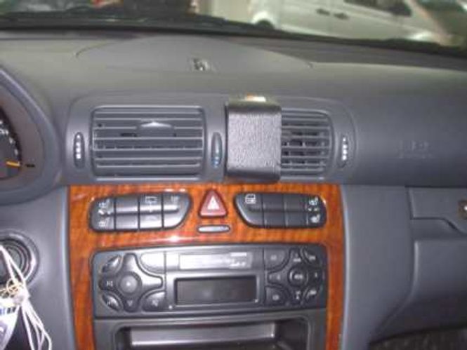 Hovedbilde Brodit ProClip 853090 Mercedes C-klasse 2000-2006 Vinklet