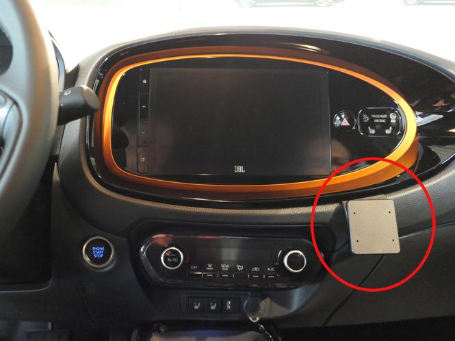 Hovedbilde Brodit ProClip 855817 vinklet feste – Toyota Aygo X (2022–>)