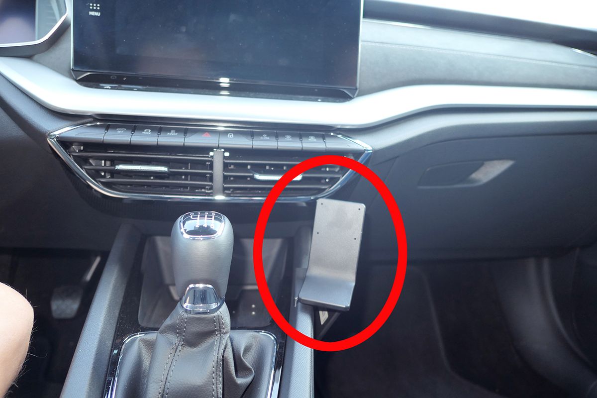 Brodet ProClip 835642 Skoda Octavia IV 2020--> Konsoll