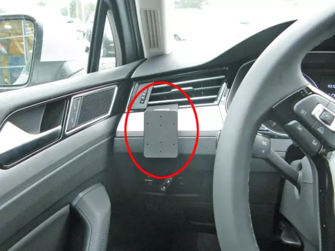 Hovedbilde Brodit ProClip 805070 VW Passat/Arteon (2015 -->) A-stolpe
